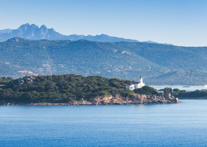 retour sur le port de Porto Vecchio photo de la croisière catamaran corse avec skipper depuis Bonifacio