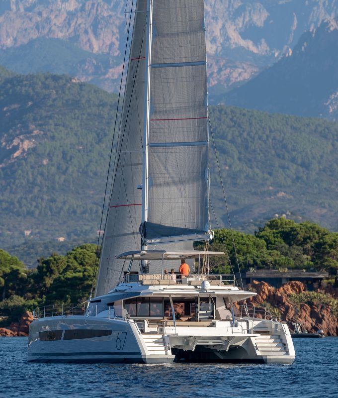 photo de grand bateau pour location catamaran Corse avec skipper depuis Bonifacio et Porto vecchio ou Sant'amanza de l'agence My Way Yachting.