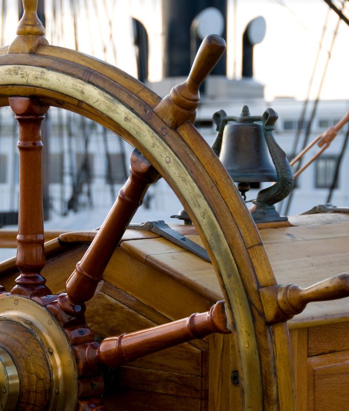 photo de skipper à bord d'un bateau en location en Corse - service de conciergerie de My Way Yachting