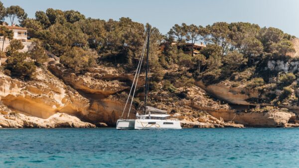 Vu bateau Nauvitech 44 open en location, catamaran devant la cote Corse bateau à louer de My Way Yachting